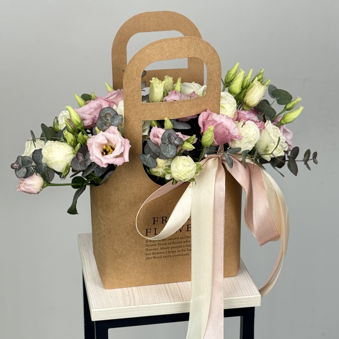 Сумочка с эустомой