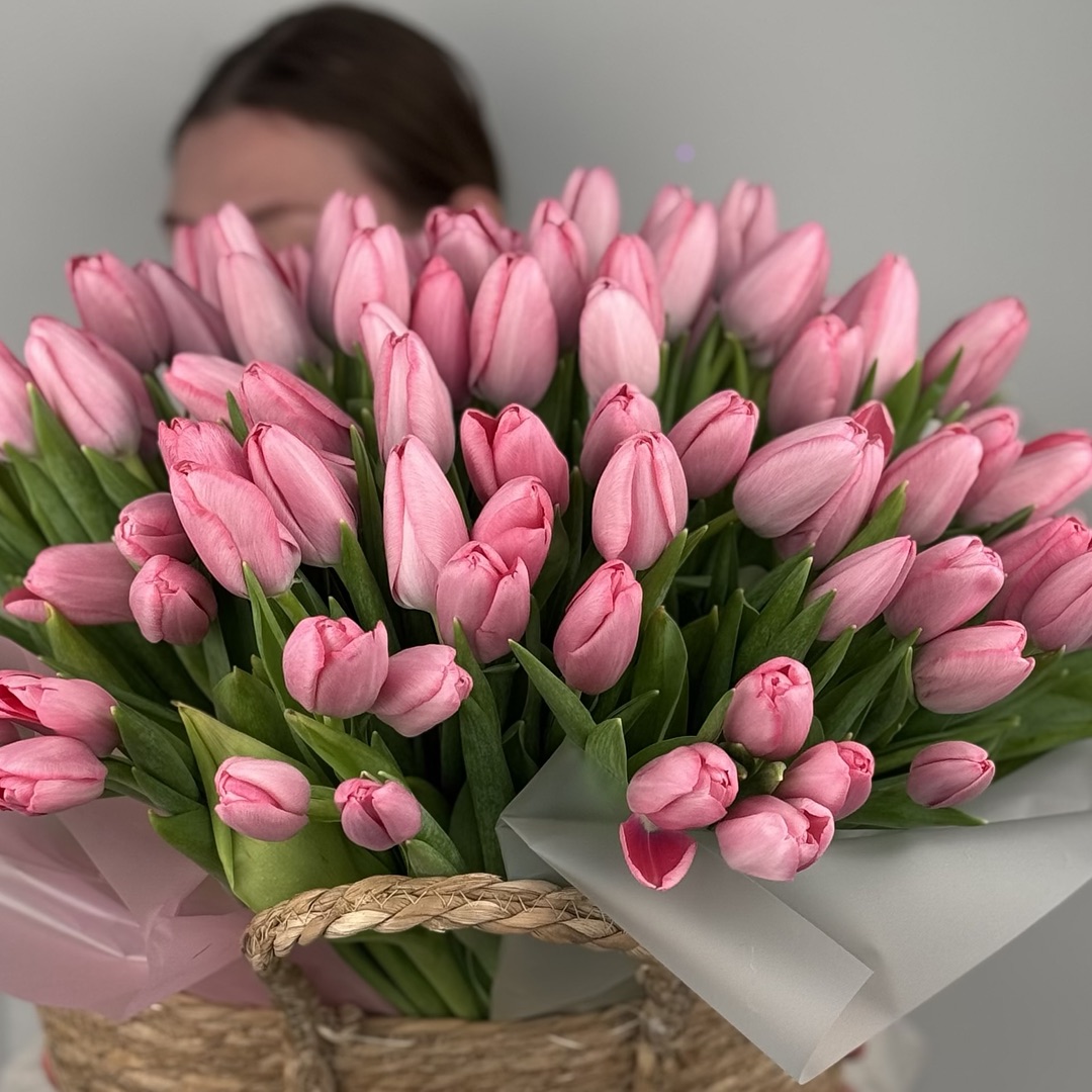 картинка Корзина с тюльпанами от магазина 