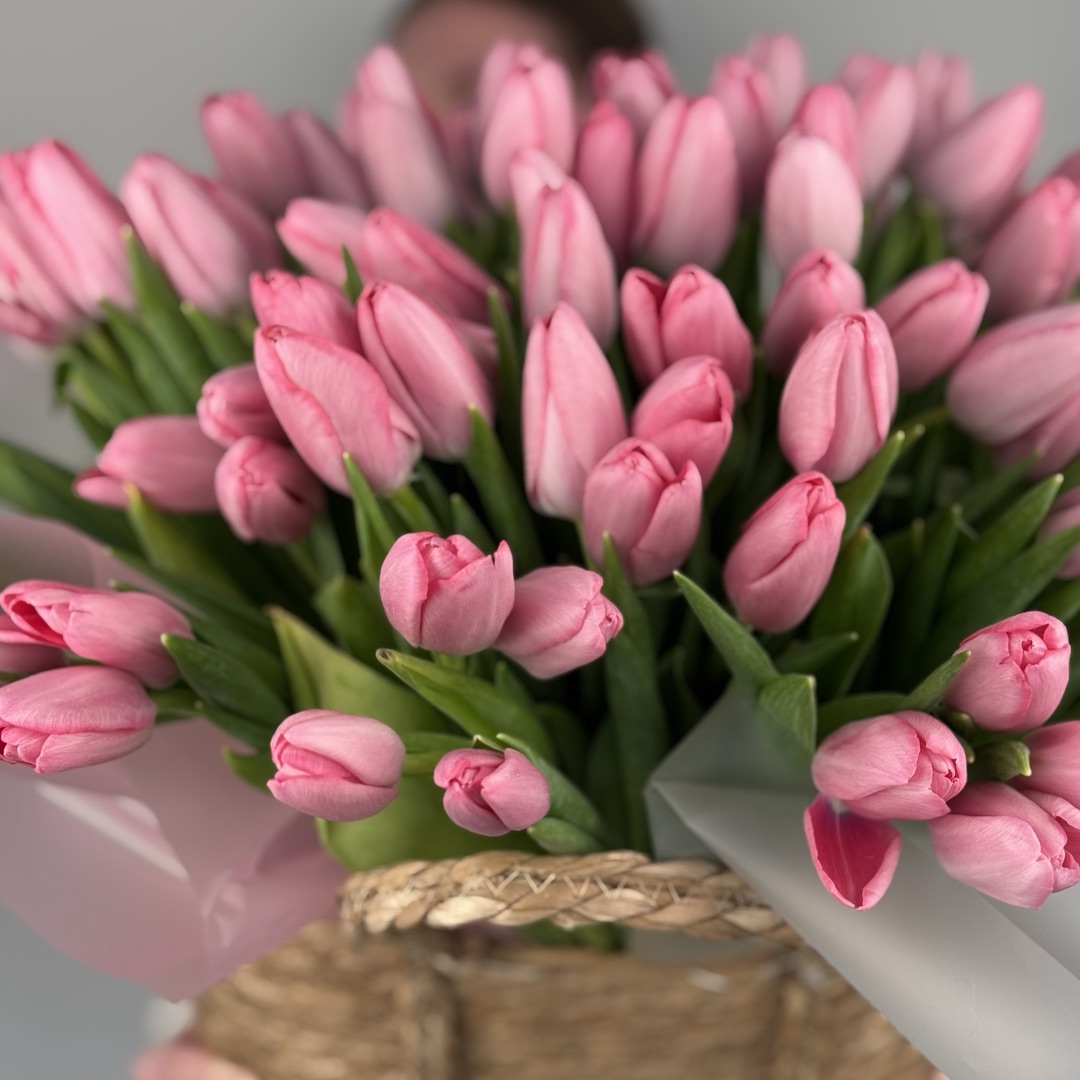 картинка Корзина с тюльпанами от магазина 