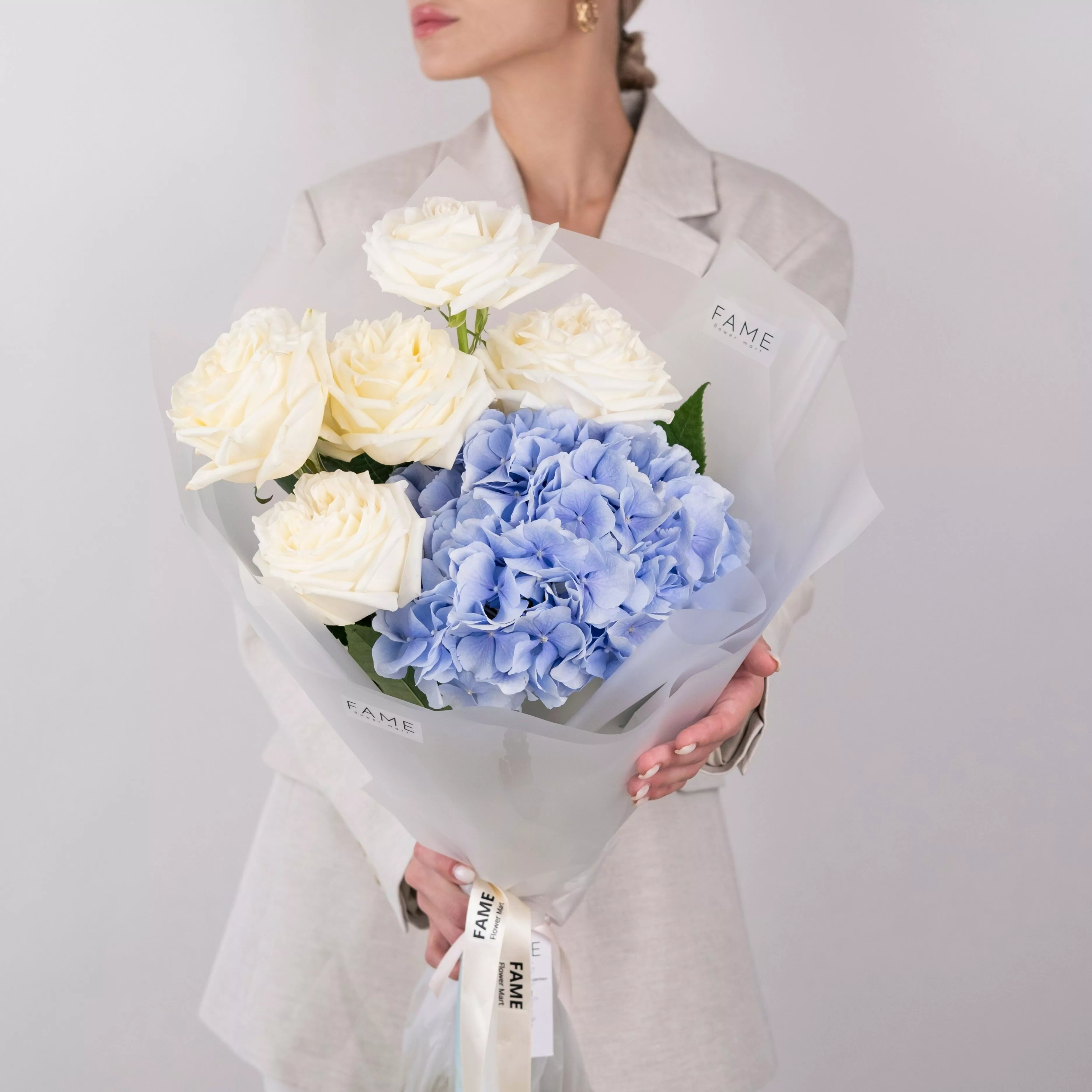 картинка Букет с розами и гортензией от магазина 